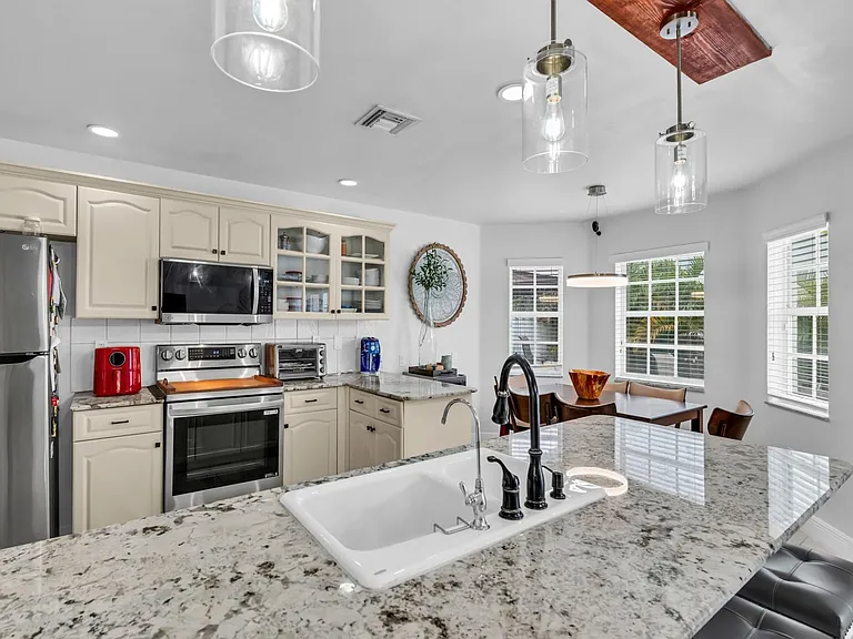 101 Gables Blvd — Photo 8