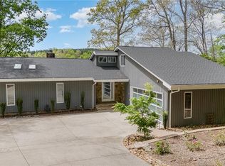 304 Lake Point Ln, Belews Creek, NC 27009