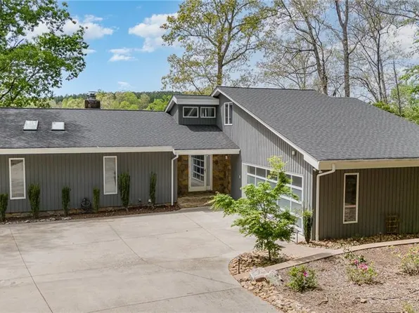 304 Lake Point Ln, Belews Creek, NC 27009
