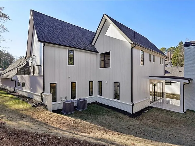 120 Thome Dr — Photo 76