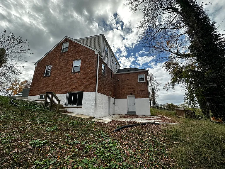 1604 Woodhill Ct — Photo 18