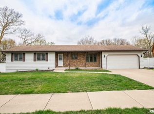 3227 W Chadwick Ln, Peoria, IL 61614