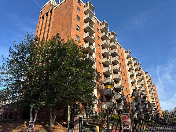 3rd image of 300 Johnson Ferry Rd NE Unit B113