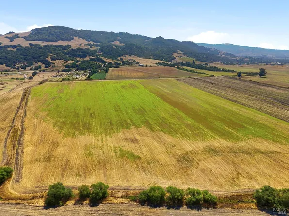3755 SE Petaluma Hill Road, Santa Rosa, CA 95472