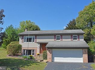 74 W View Dr, Ephrata, PA 17501