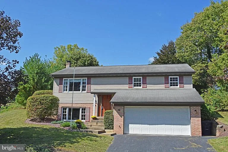 74 W View Dr photo 1