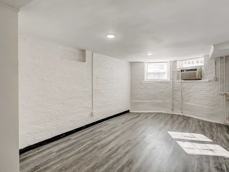 2629 N. Charles St — Photo 11