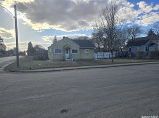 201 R Ave N, Saskatoon, SK S7L2Y6