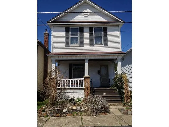 425 2nd St photo 1