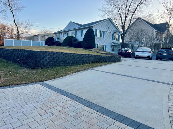 60 Holbrook Road, Holbrook, NY 11741