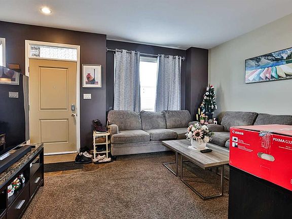 3rd image of 227 Lynx Rd W