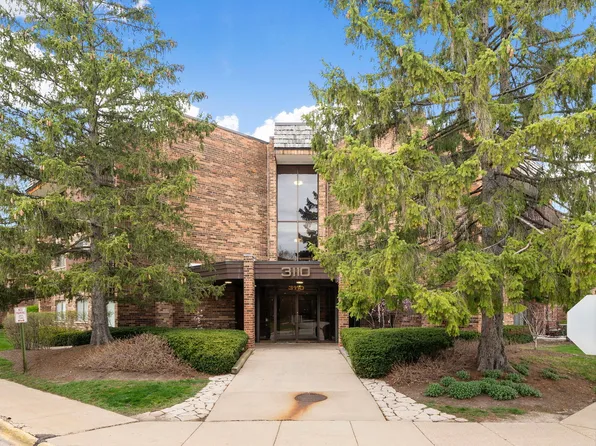 3110 Pheasant Creek Dr #201, Northbrook, IL 60062