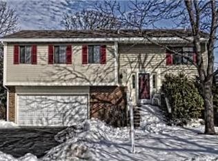 2470 Forest View Rd, Lindenhurst, IL 60046