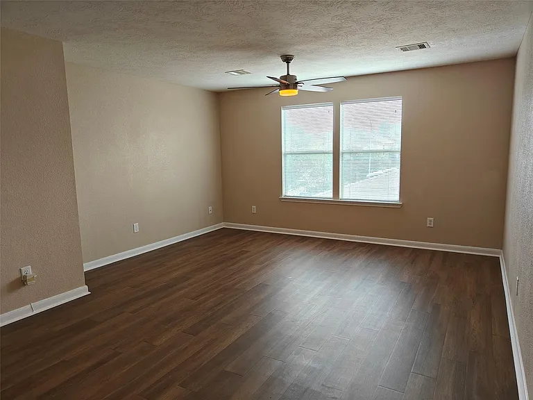 7915 Moss Springs Ct — Photo 29