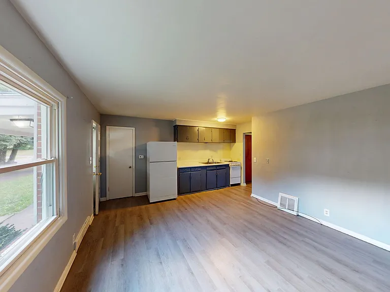 458-470 Sherman Pl — Photo 2