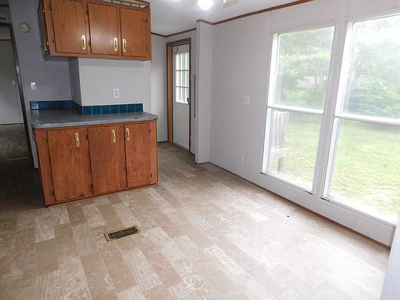 3rd image of 22540 Henry St