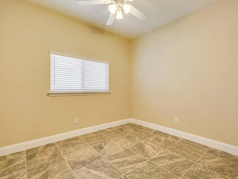 2202 Ezra Ct — Photo 24