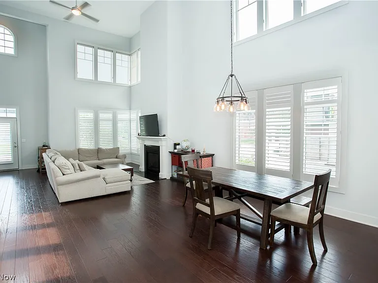 216 Ashbourne Dr — Photo 4