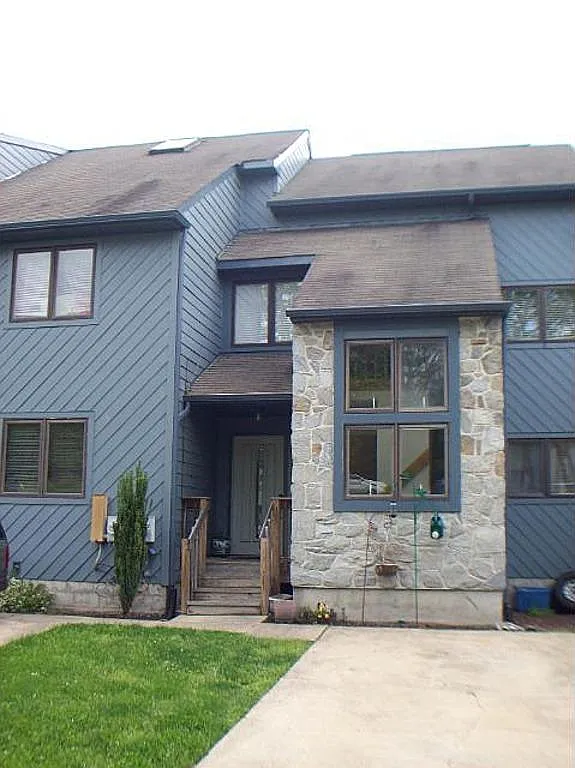 106 Foxfire Dr photo 1