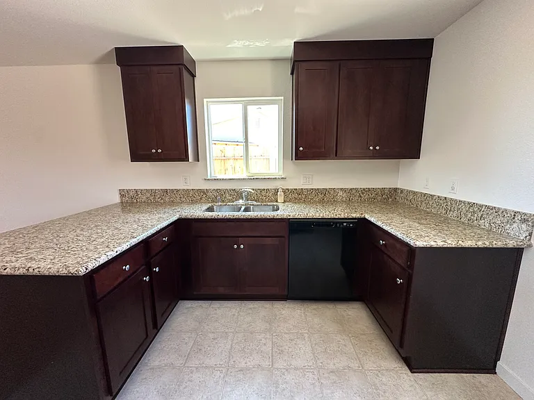 395 Yandris Ct — Photo 8