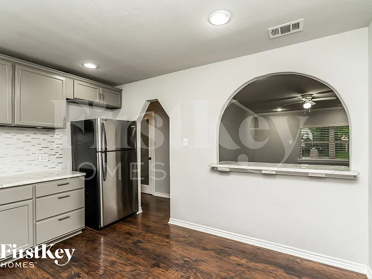11517 Fernald Ave — Photo 8