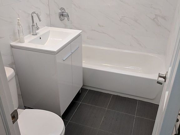 3rd image of 9335 Lamont Ave APT 4N