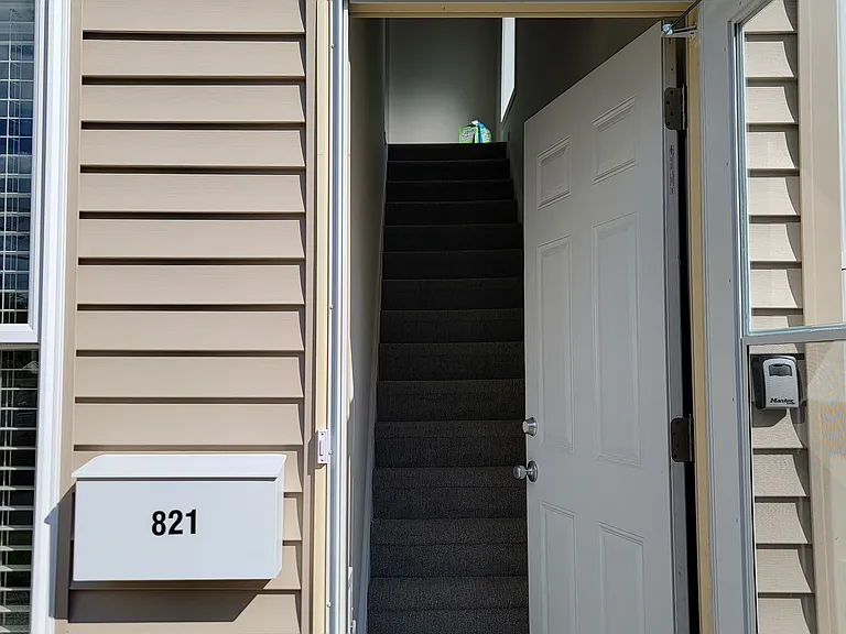 821 W South St — Photo 1