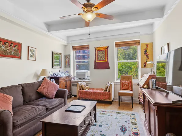 255 Cabrini Boulevard image 4 of 12