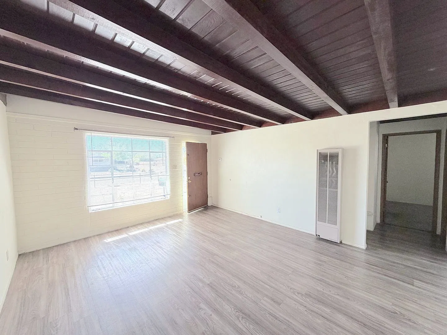 Fantastic Home located in the NE Heights Large Backyard — Photo 2