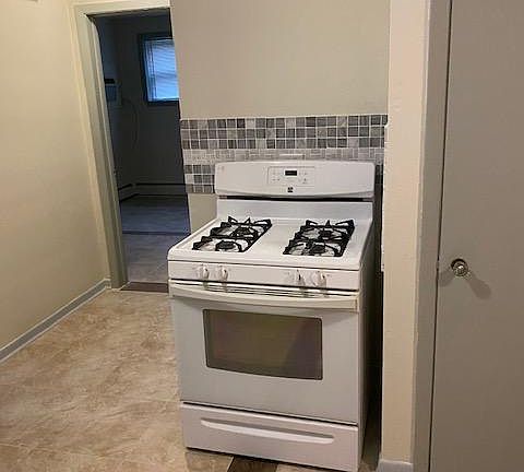 4th image of 330 N Ardmore Ave #A