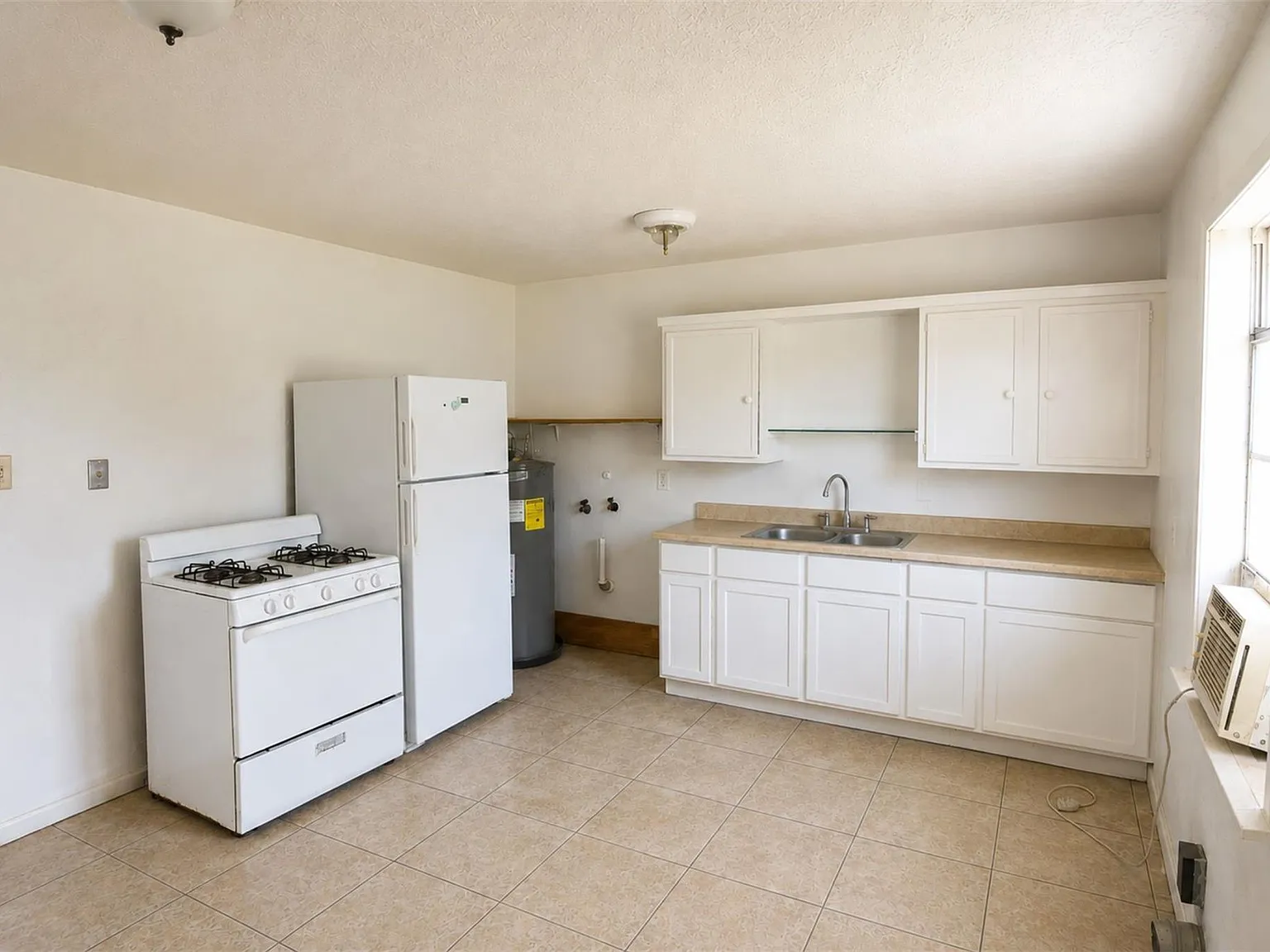 2 bed, 1.0 bath, 6720 sqft, $1,100 — Photo 3