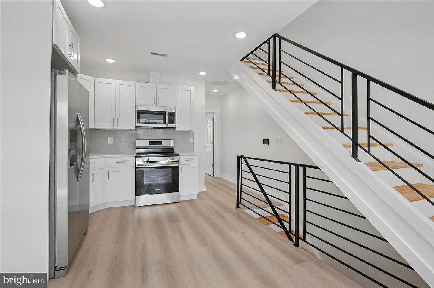 3 bed, 1300 sqft, $2,200 — Photo 4