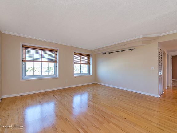 5th image of 242 Maple Ave