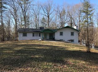 138 Summit Dr, Mount Airy, NC 27030