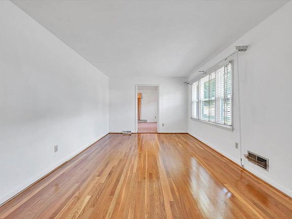 5th image of 1028 Grayson Ave NW