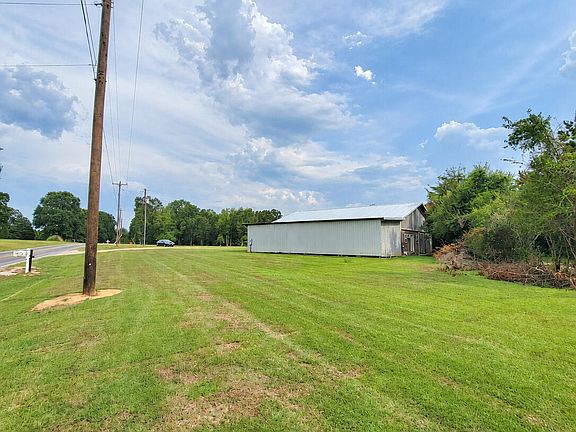3rd image of 562 Restertown Rd