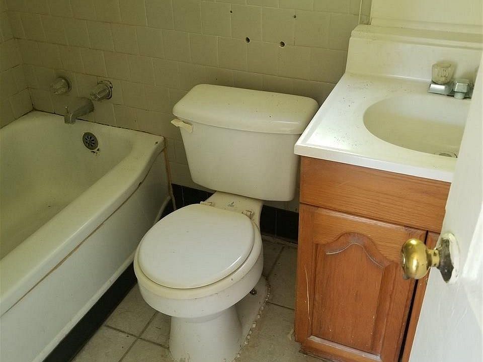 2nd image of 104 Jardine Ct #A