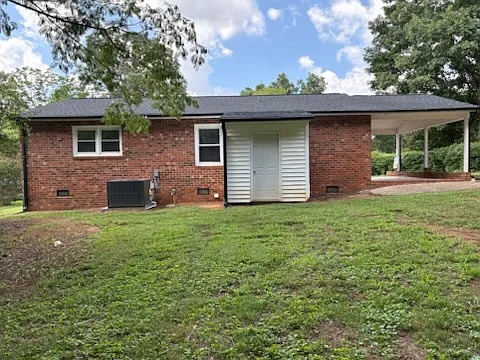 2446 Melfield Dr — Photo 3