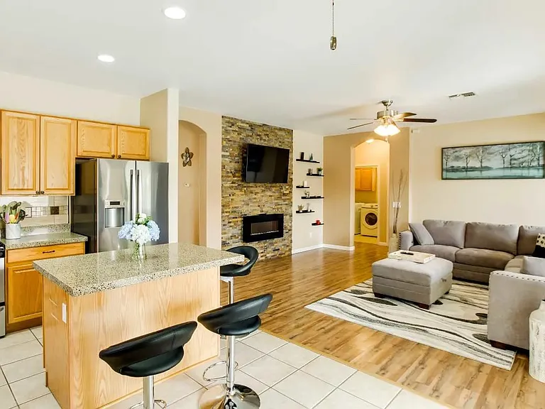 14335 W Clarendon Ave — Photo 9
