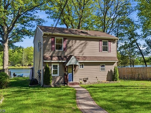 3rd image of 931 Plymouth Lake Dr