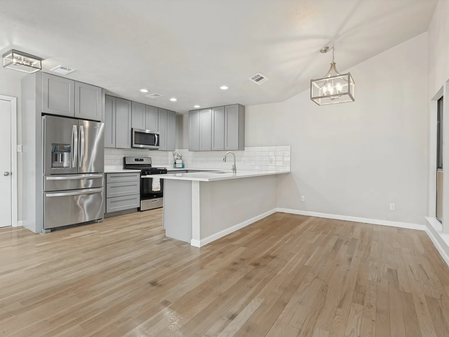 2 bed, 1100 sqft, $1,850 — Photo 2
