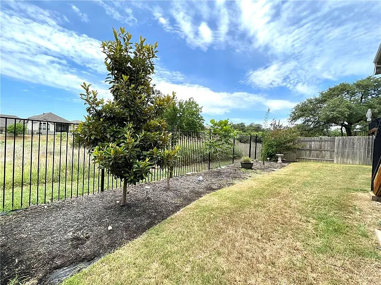 197 Santa Maria St — Photo 22