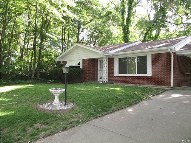 1st image of 24 Sheryl Dr