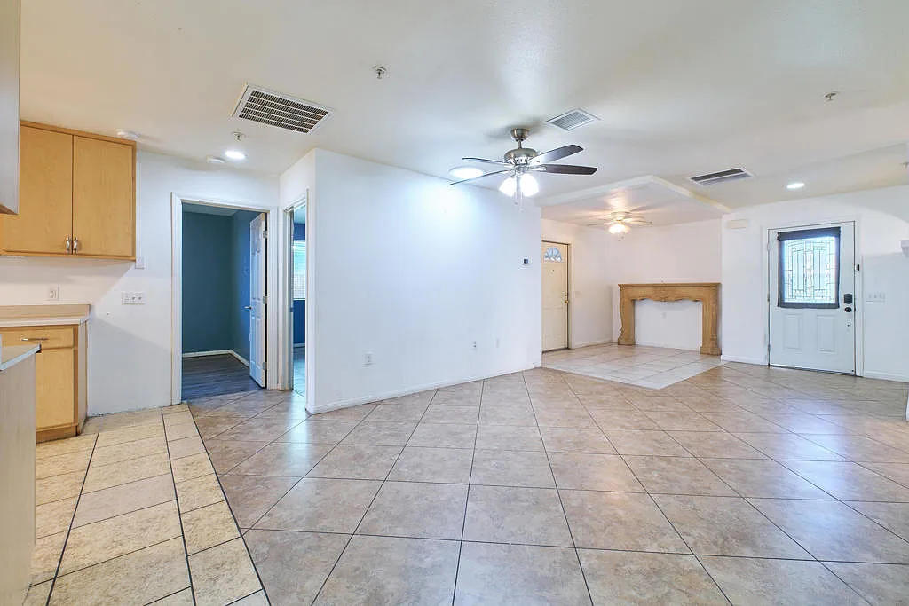 4 bed, 2.5 bath, 2434 sqft, $3,000 — Photo 1