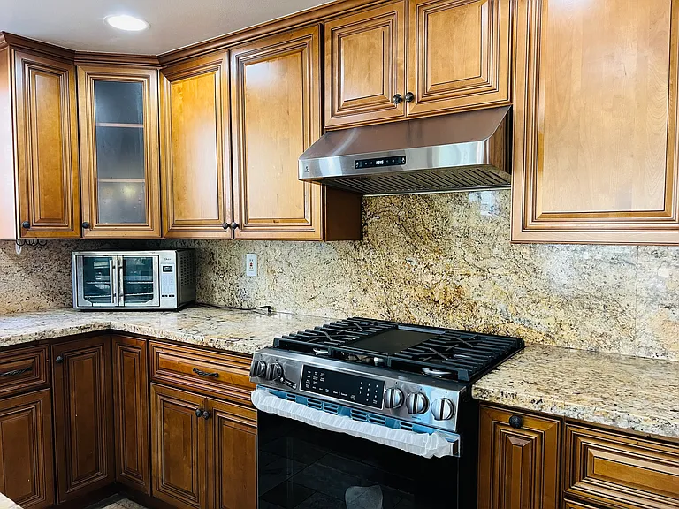 17215 Grayland Ave — Photo 5