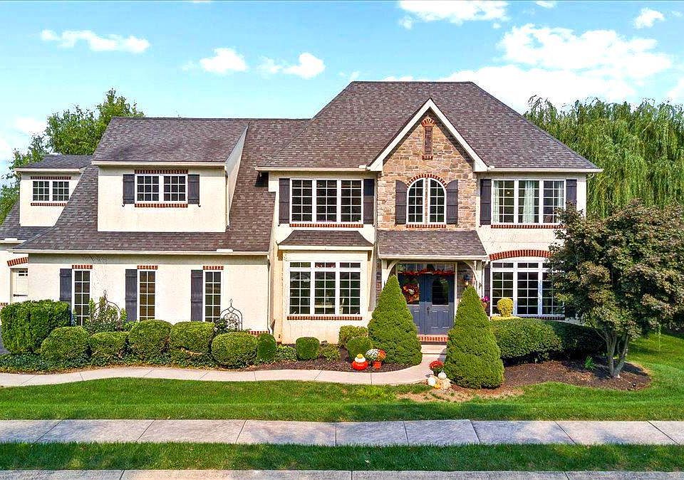 1st image of 115 Livia Ln