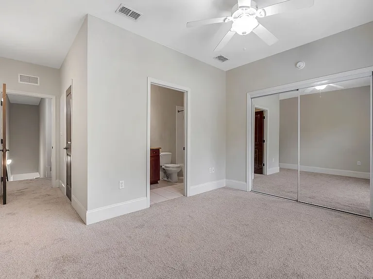 382 E Bradford Rd — Photo 17