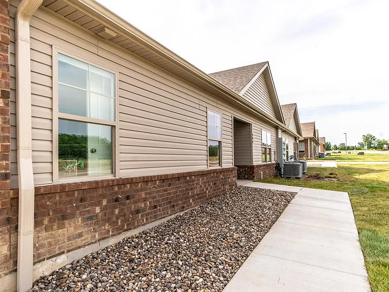 144 Garden Gate Dr — Photo 5