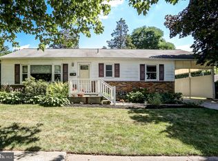 18 Hunter Ln, Camp Hill, PA 17011