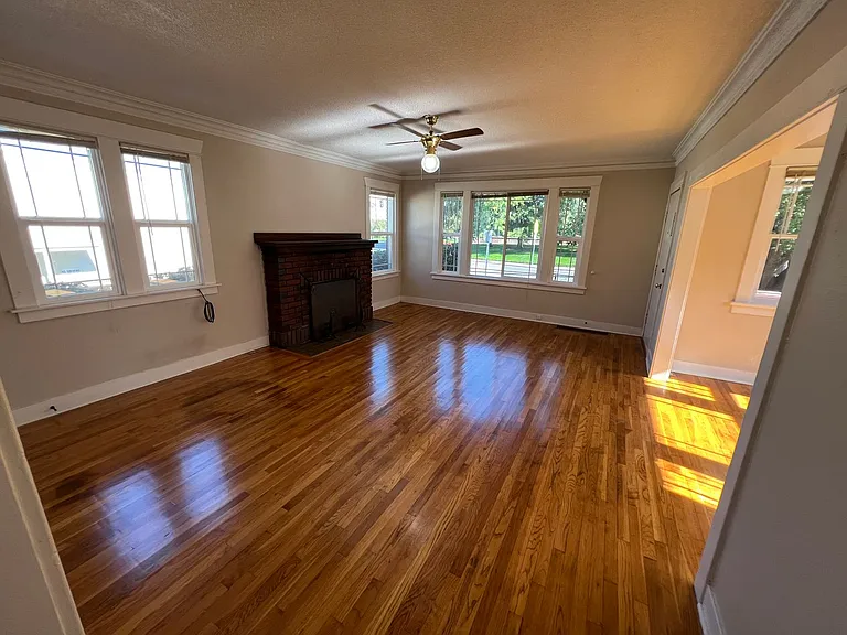 1423 N Howard St — Photo 10